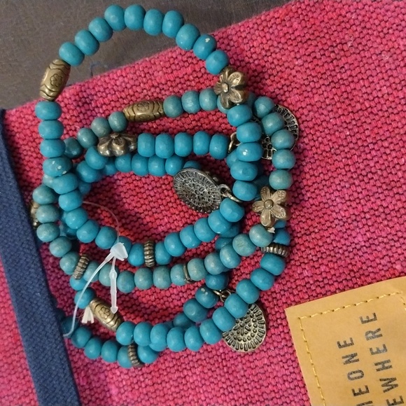 EUC Someone Somewhere Pouch and Jewelry - Picture 6 of 13